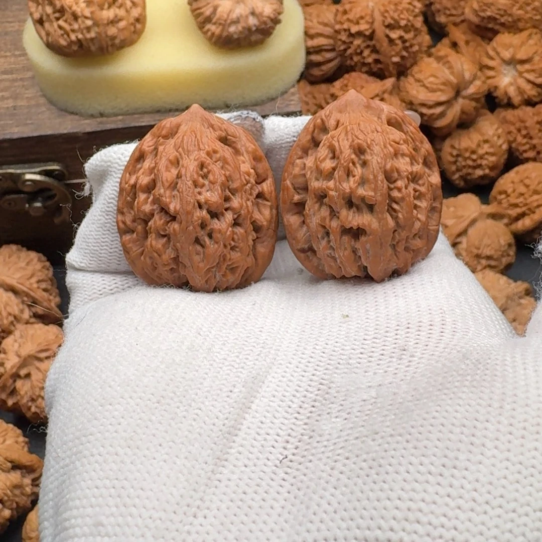 文玩核桃吊坠30虎头4820