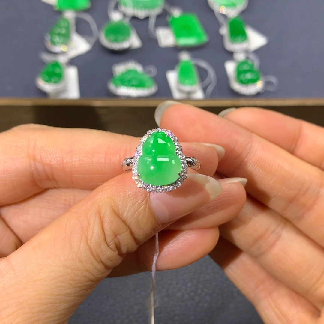 翡翠戒指18K金镶嵌翡翠