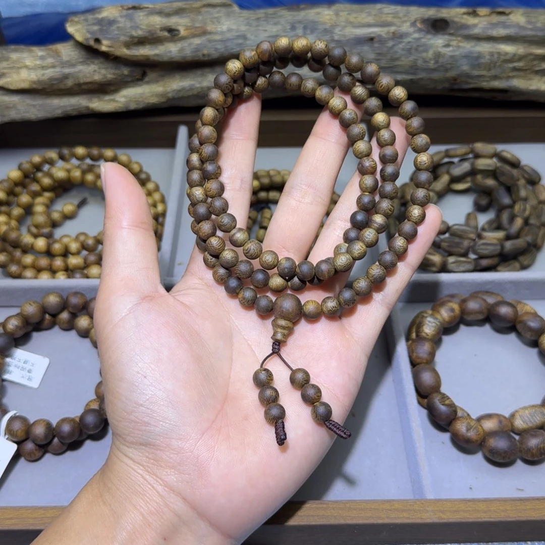 老***哥沉香沉香香囊海南乌身白棋沉水浮0.7多圈23+