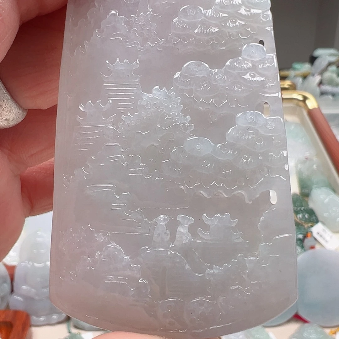 翡翠未镶嵌颈饰山水