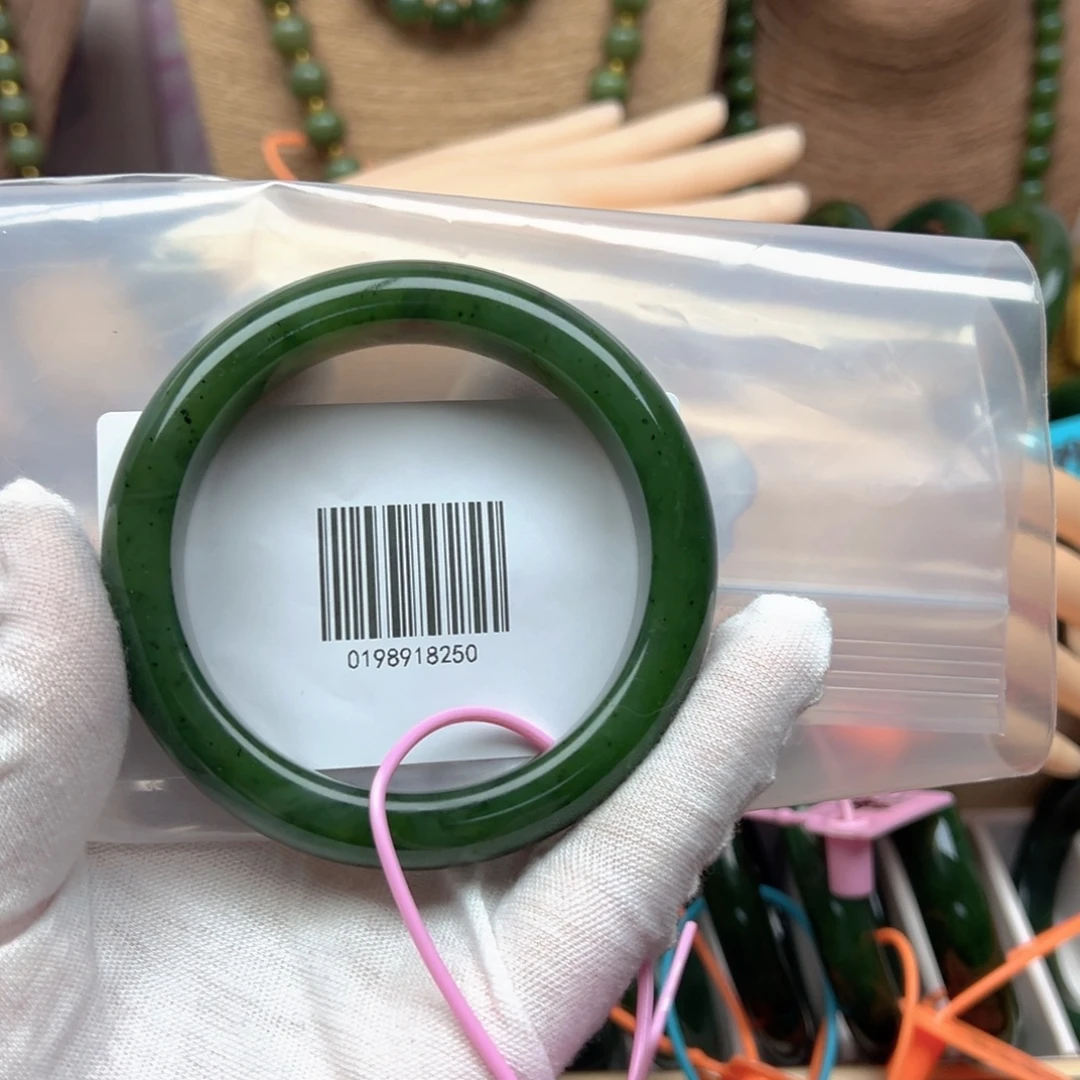 皓***辰和田玉未镶嵌手镯