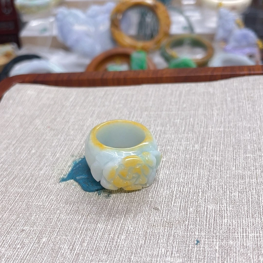 翡翠未镶嵌颈饰戒圈