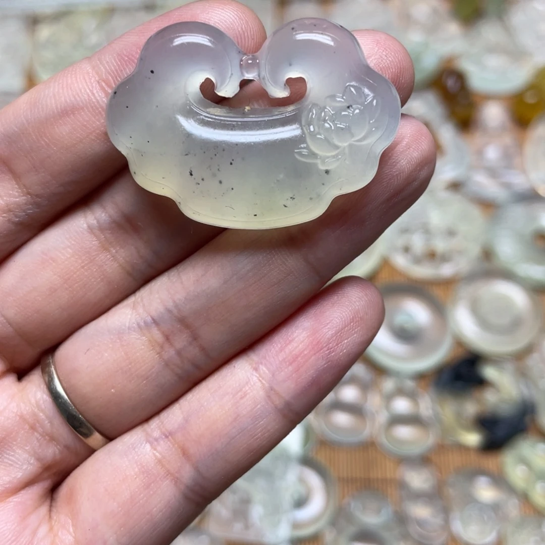 未镶嵌蛇纹石玉颈饰