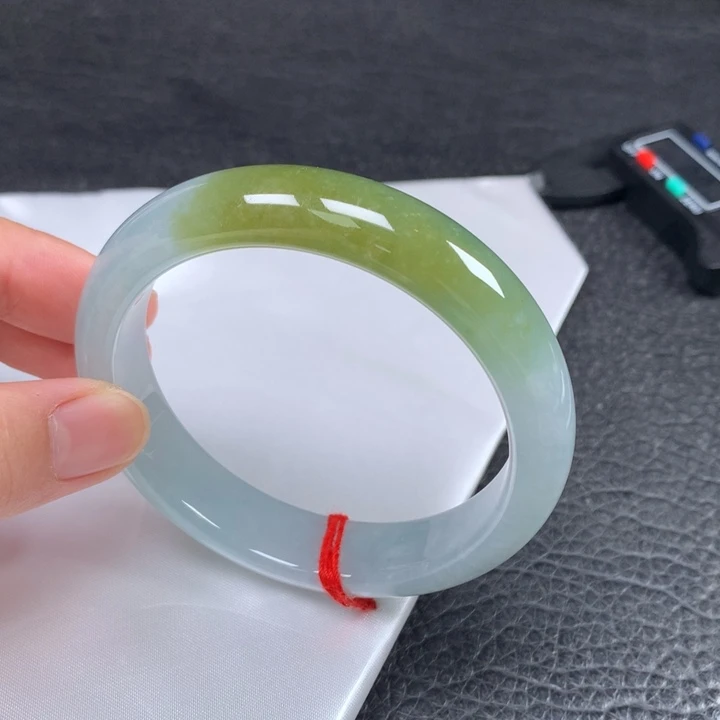 翡翠未镶嵌手镯