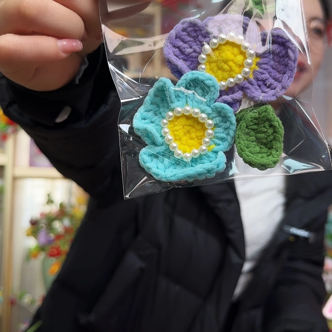 手工钩织设计胸针