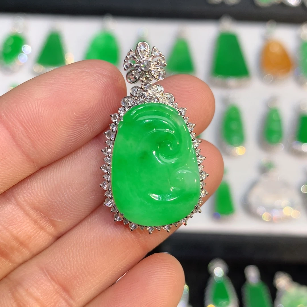 翡翠颈饰18K金镶嵌天然a 货翡翠