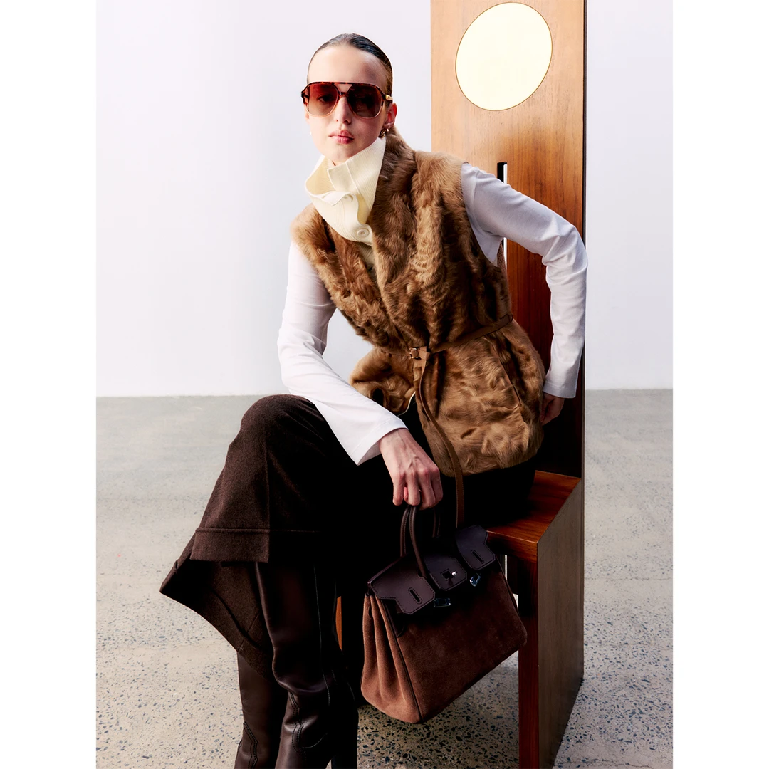 玖着“软宝石”天然宝藏小湖羊轻盈娇嫩针织拼接时髦皮毛一体马甲