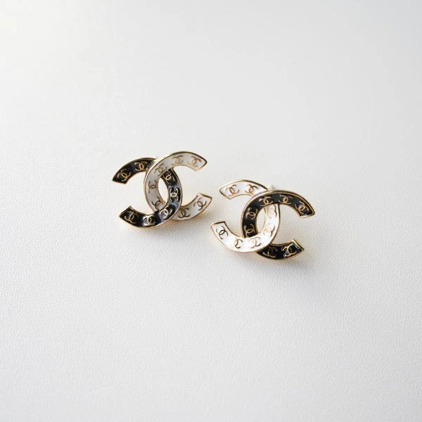 Chanel黑白logo耳钉耳环