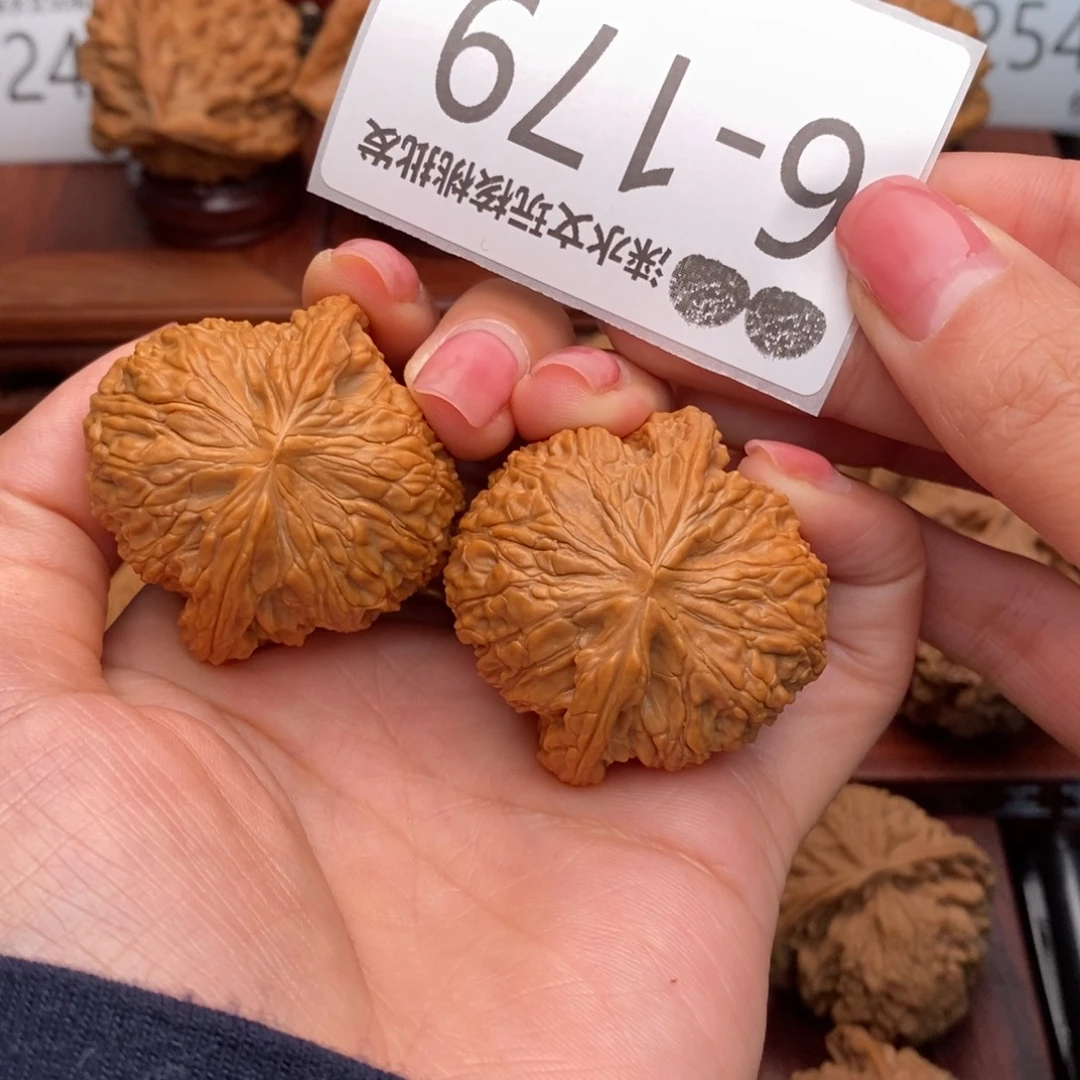 把件文玩核桃42绣球
