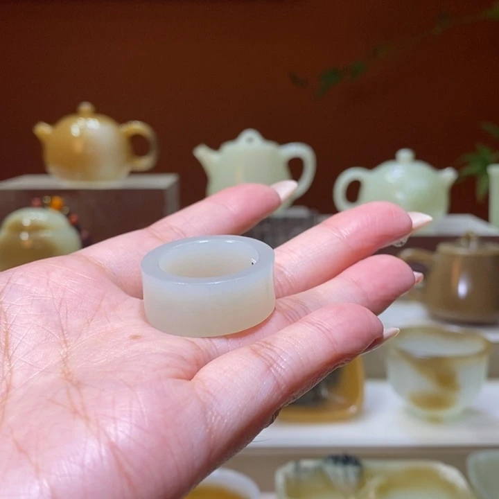 未镶嵌和田玉摆件且末高青白戒环21mm