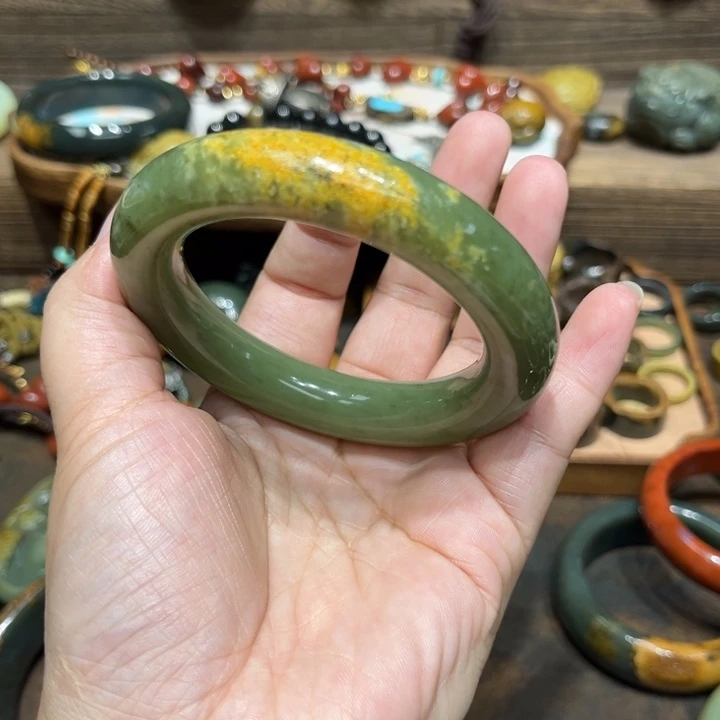 菲***岫岩河磨玉（透闪石质玉）未镶嵌手镯