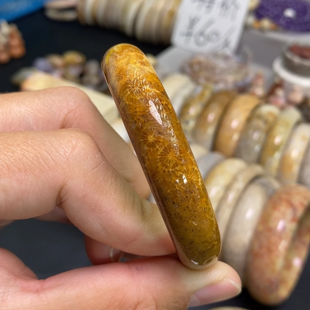 z***x硅化玉未镶嵌手镯