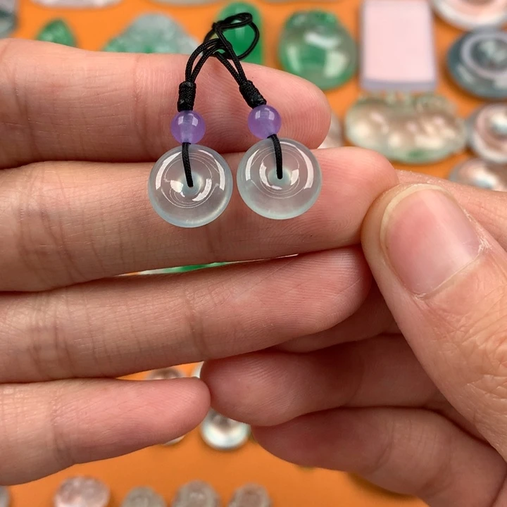 翡翠挂件未镶嵌….