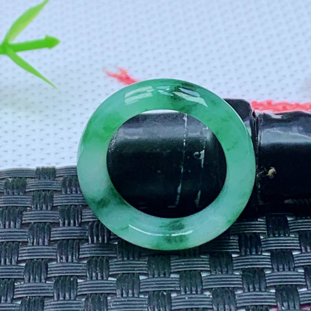 缅甸天然A货翡翠  飘绿花素面玉戒圈戒指 内径12 mm 编号1698