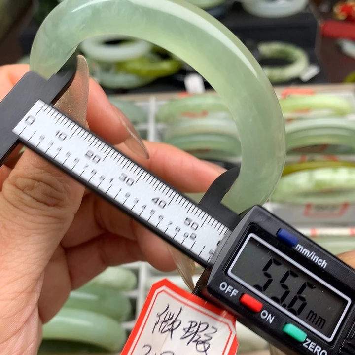 蛇纹石玉未镶嵌手镯912