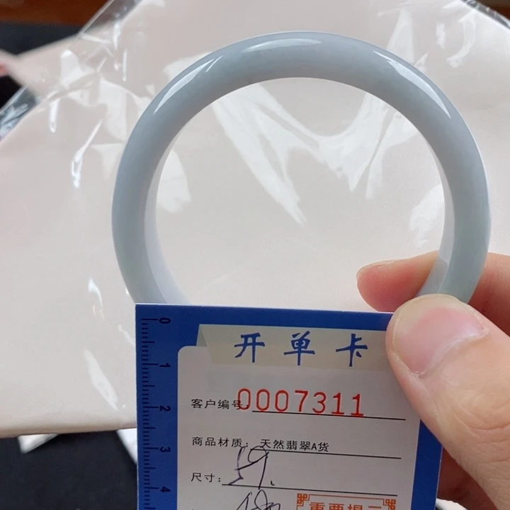 翡翠手镯未镶嵌翡翠手镯