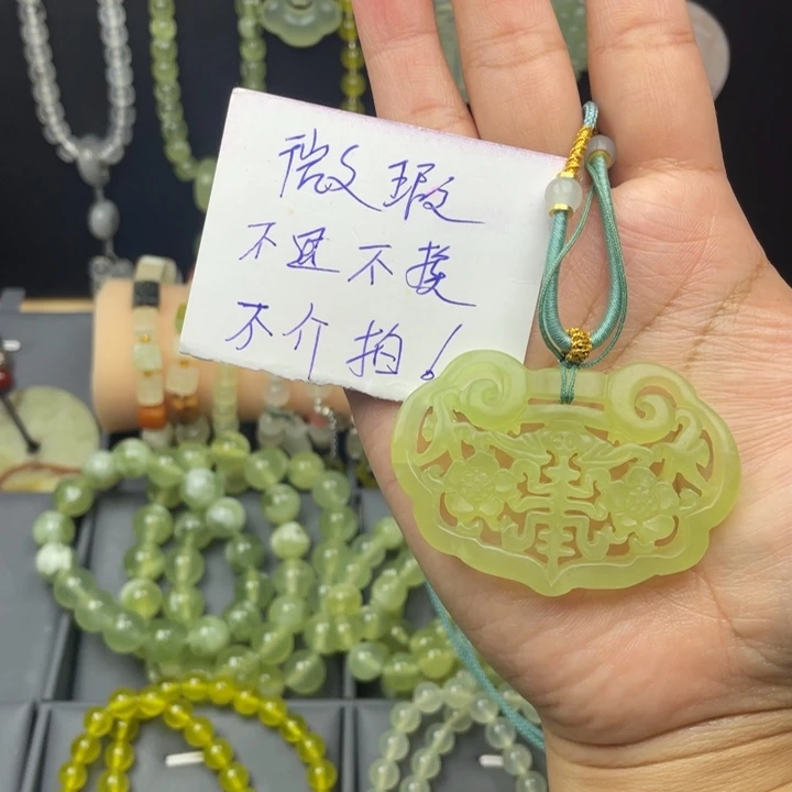 蛇纹石玉未镶嵌颈饰