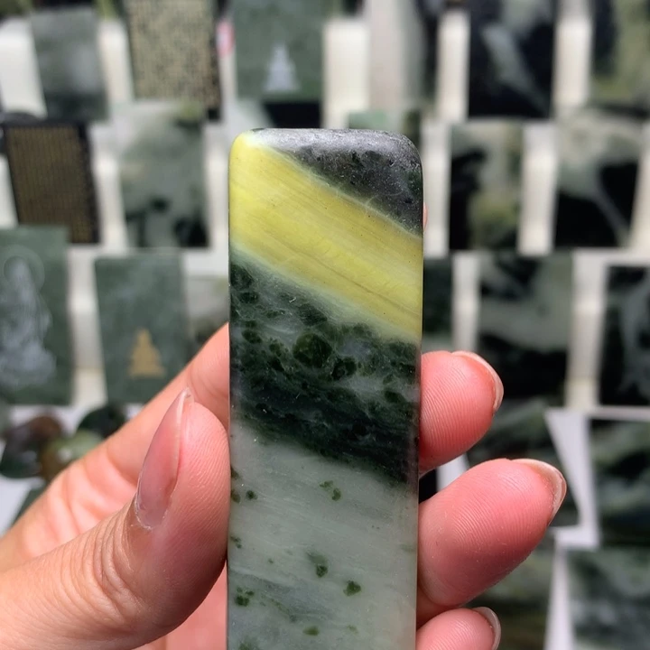 独山玉颈饰未镶嵌有***6