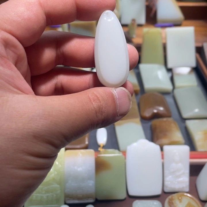 颈饰未镶嵌和田玉