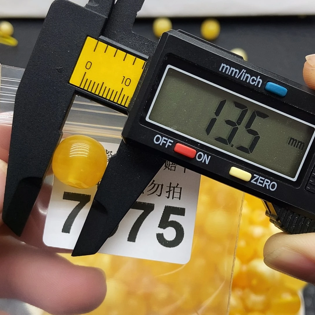 蜜蜡未镶嵌珠宝奇石7975