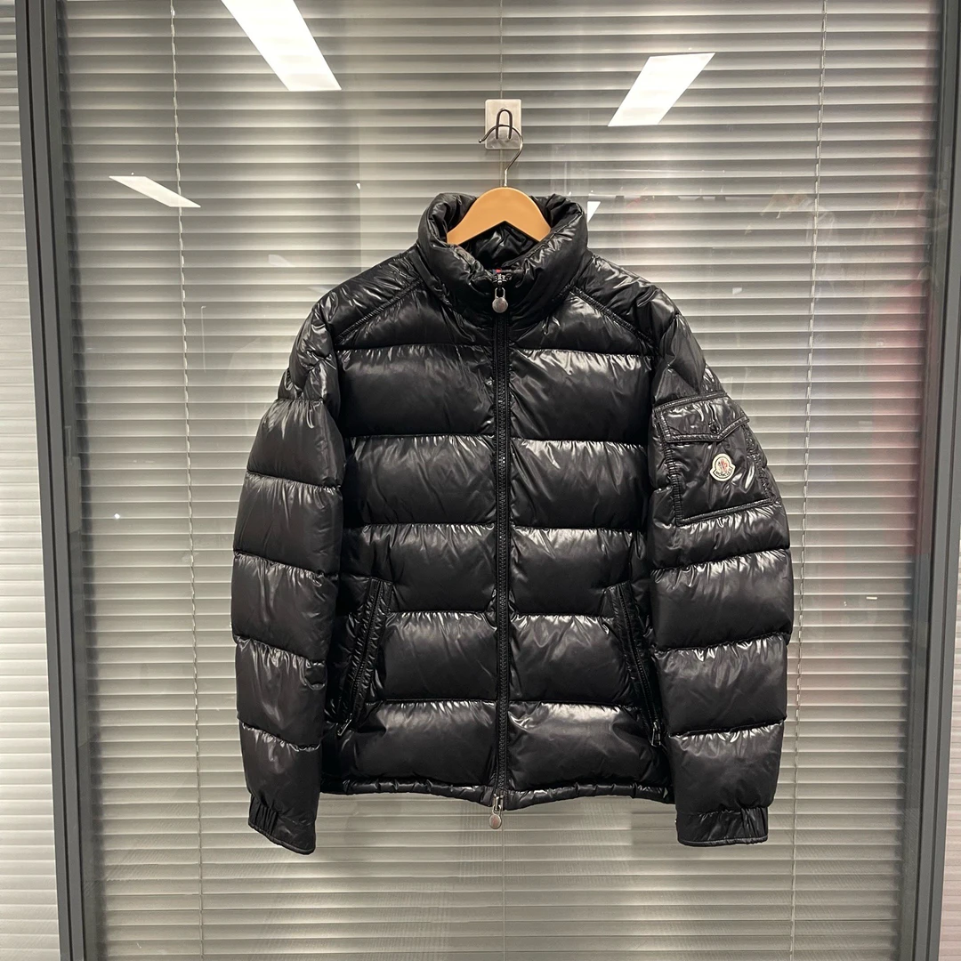 99新 MONCLER 经典爆款徽标maya羽绒服 3码 没帽子 #10002