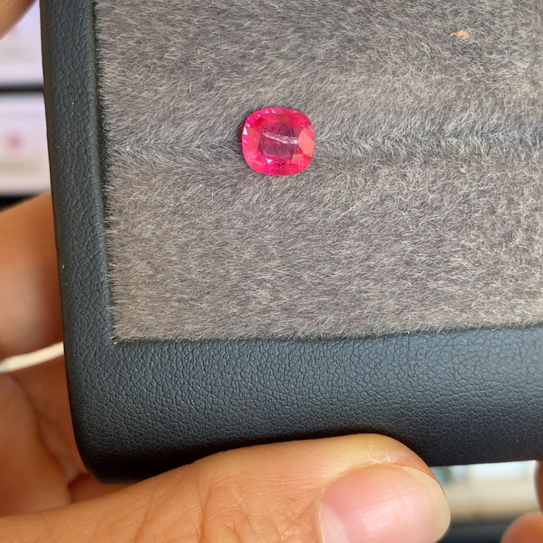 尖晶石裸石缅甸天然尖晶石1.3ct