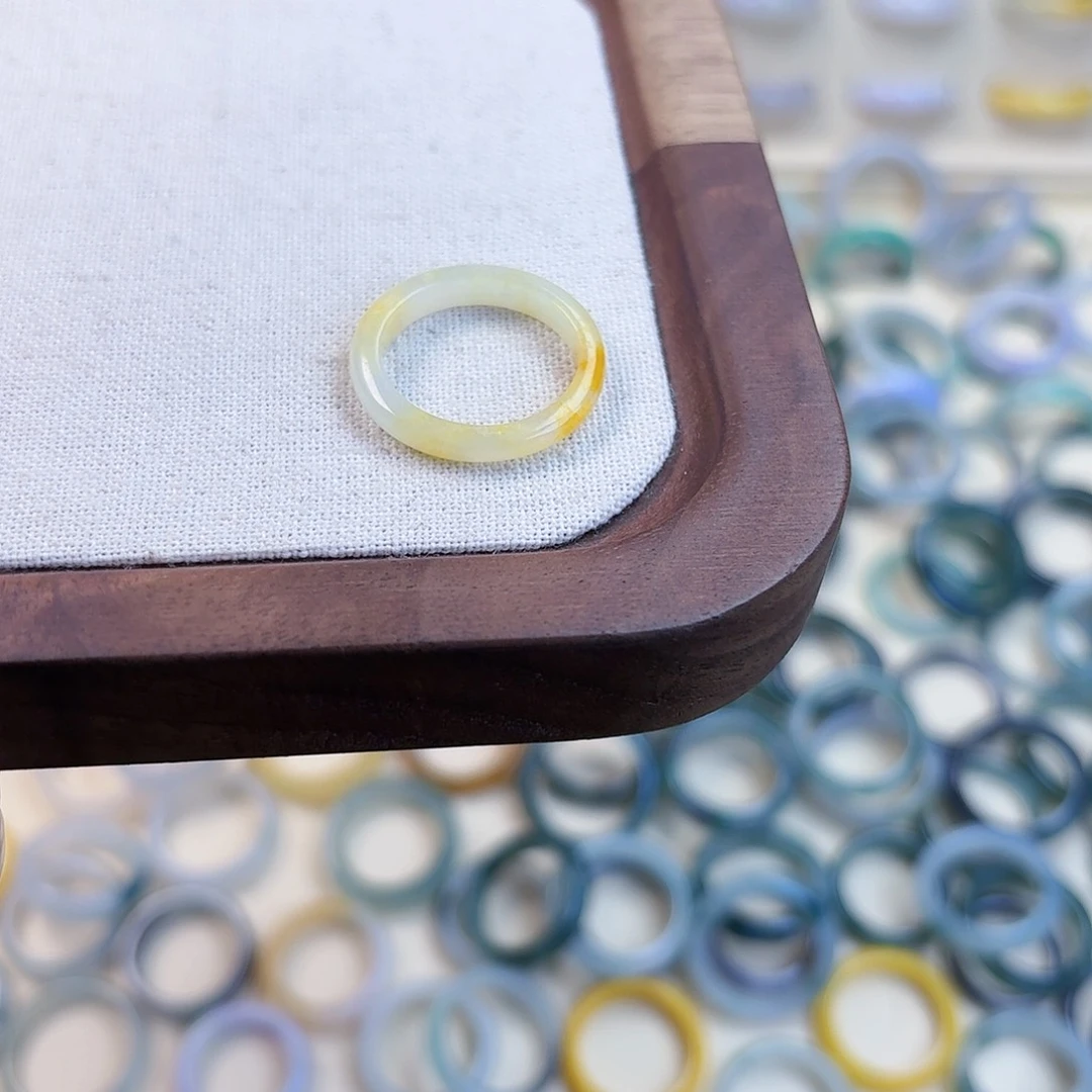 翡翠未镶嵌戒指牛*?20 号港 14.15