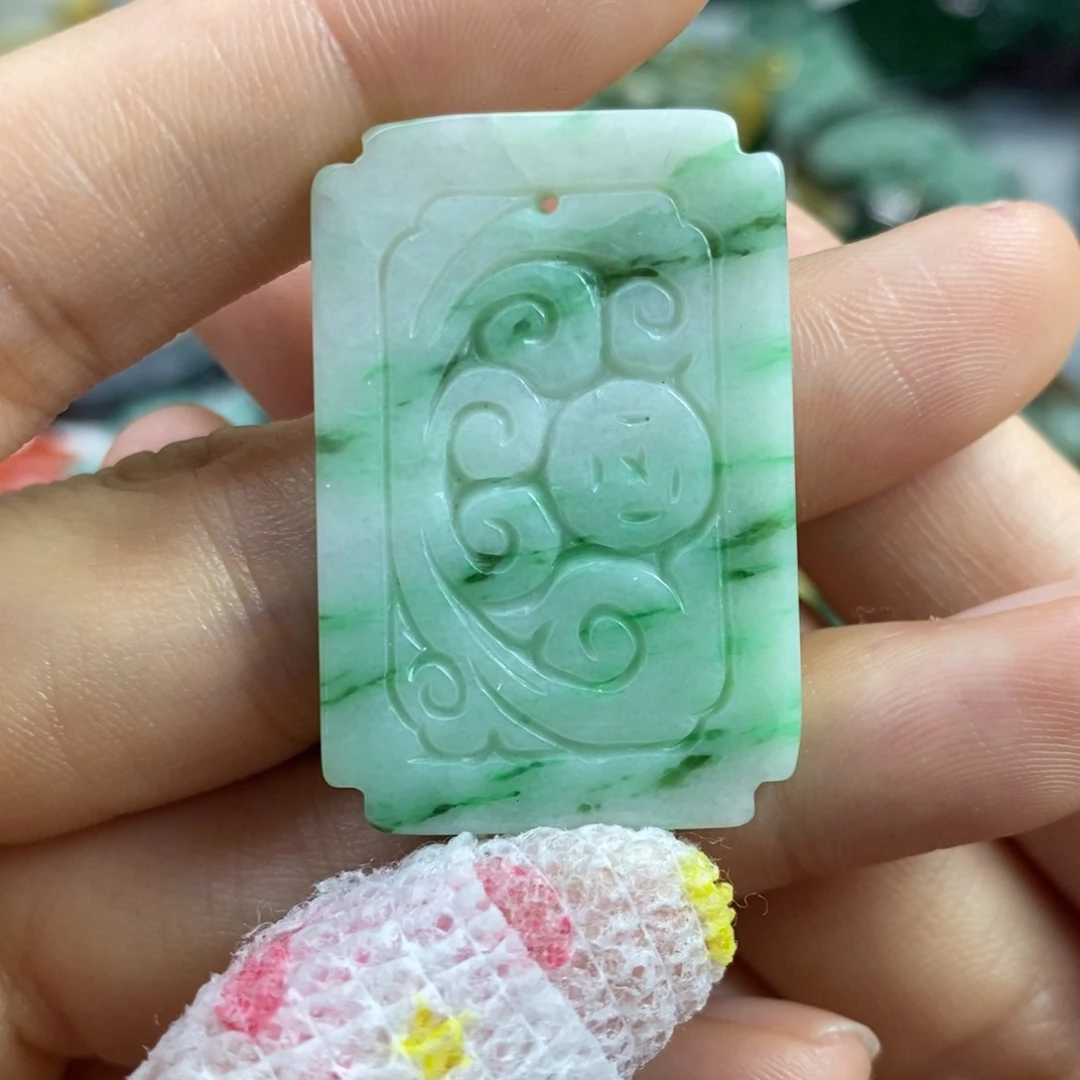 翡翠颈饰未镶嵌吊坠