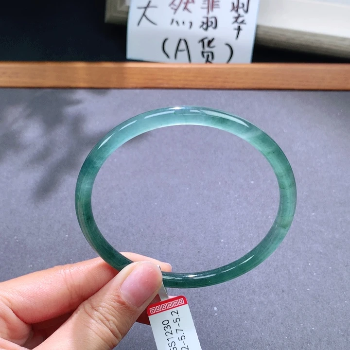 翡翠手镯未镶嵌天然翡翠叮当镯