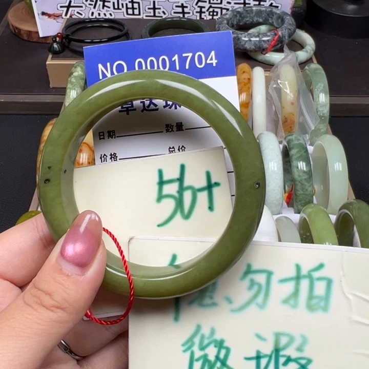 蛇纹石玉未镶嵌手镯