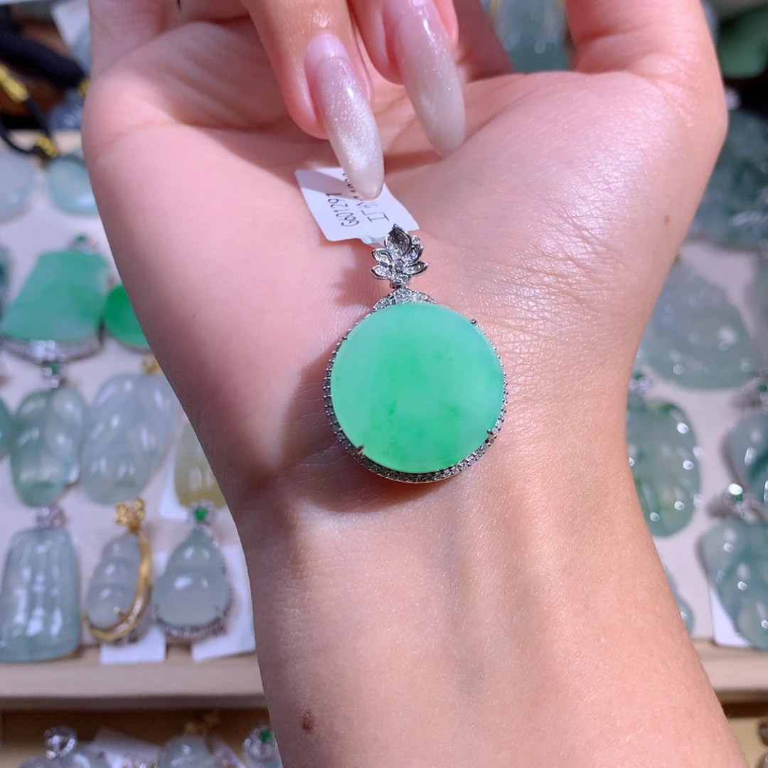 翡翠吊坠(不含链)18K金镶嵌