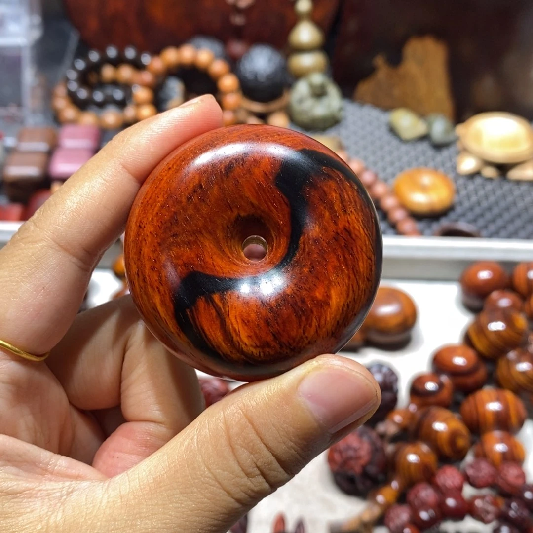 微凹黄檀（南美大红酸枝）放**果