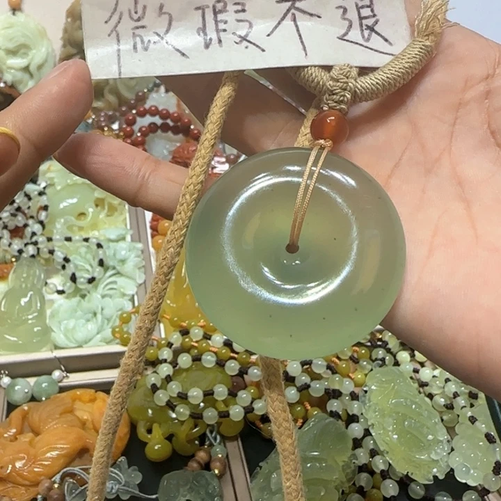 蛇纹石玉未镶嵌吊坠