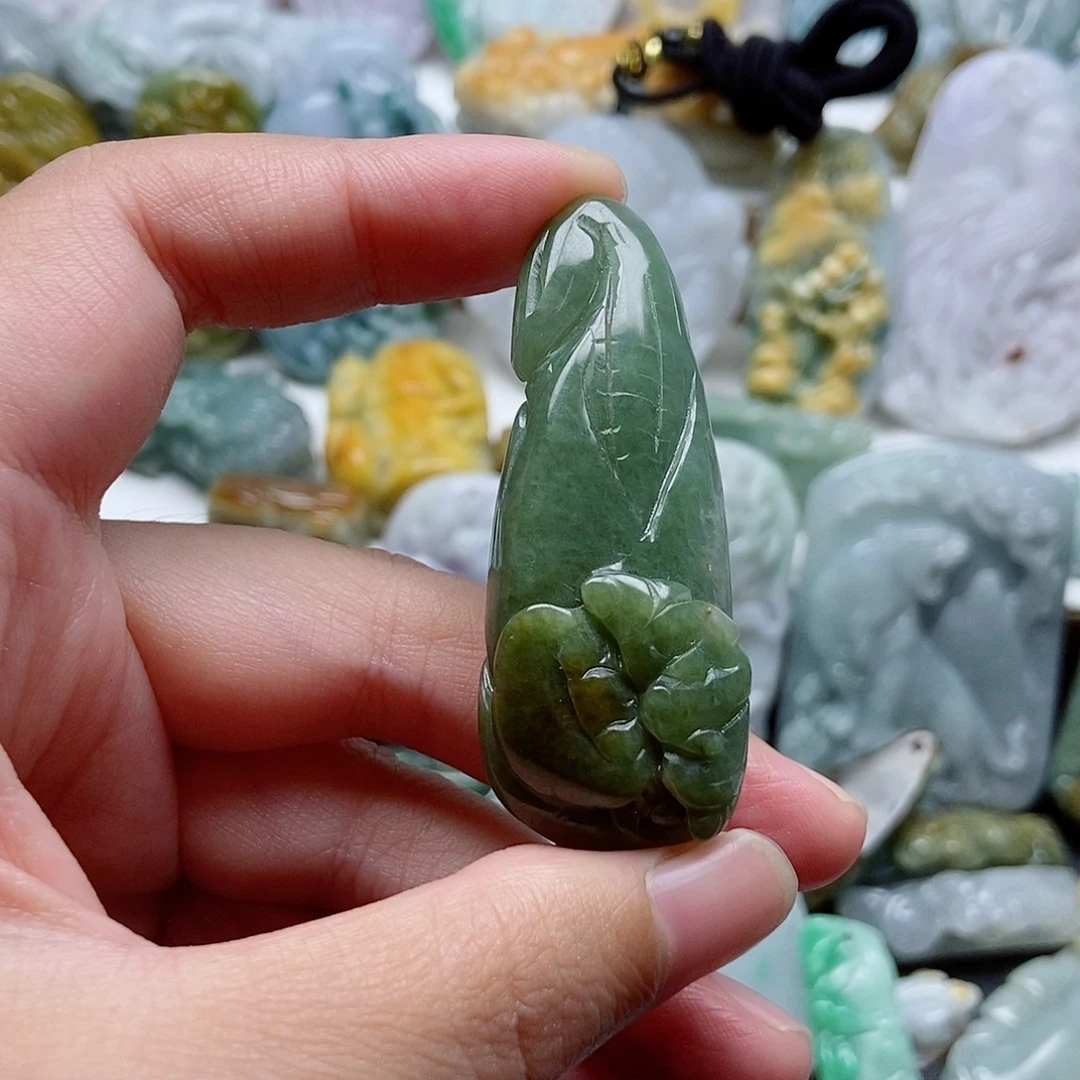 翡翠未镶嵌颈饰翡翠
