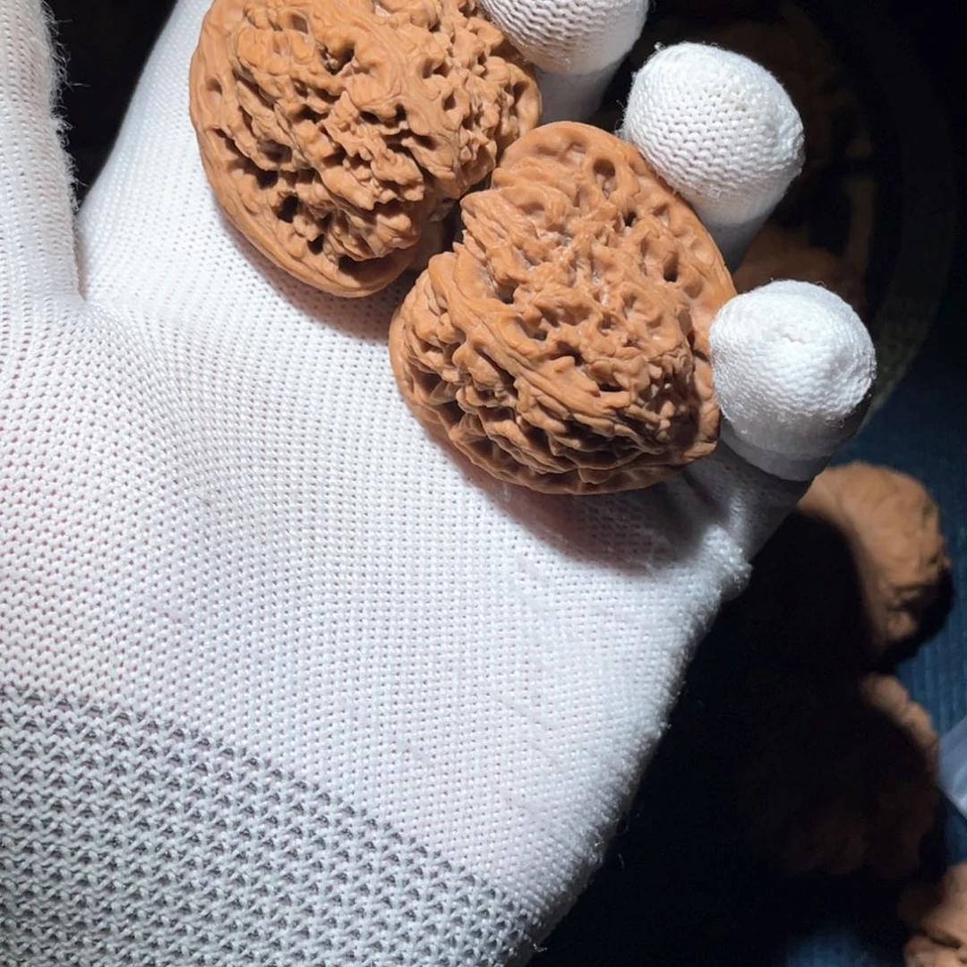 文玩核桃吊坠第***弟精品核桃系列产品一对