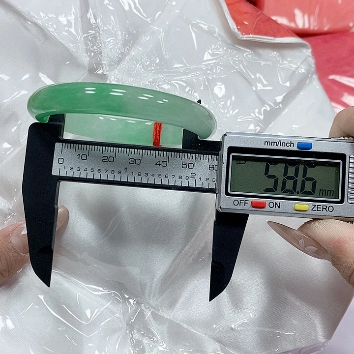 翡翠手镯未镶嵌198。