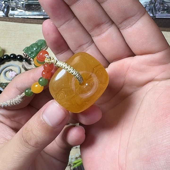 琥珀颈饰未镶嵌吊坠