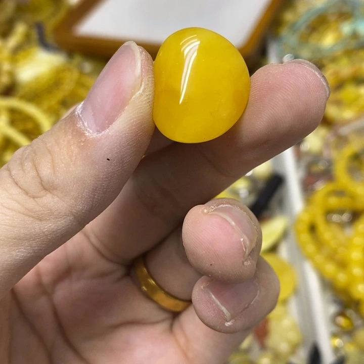 蜜蜡未镶嵌裸石吊坠