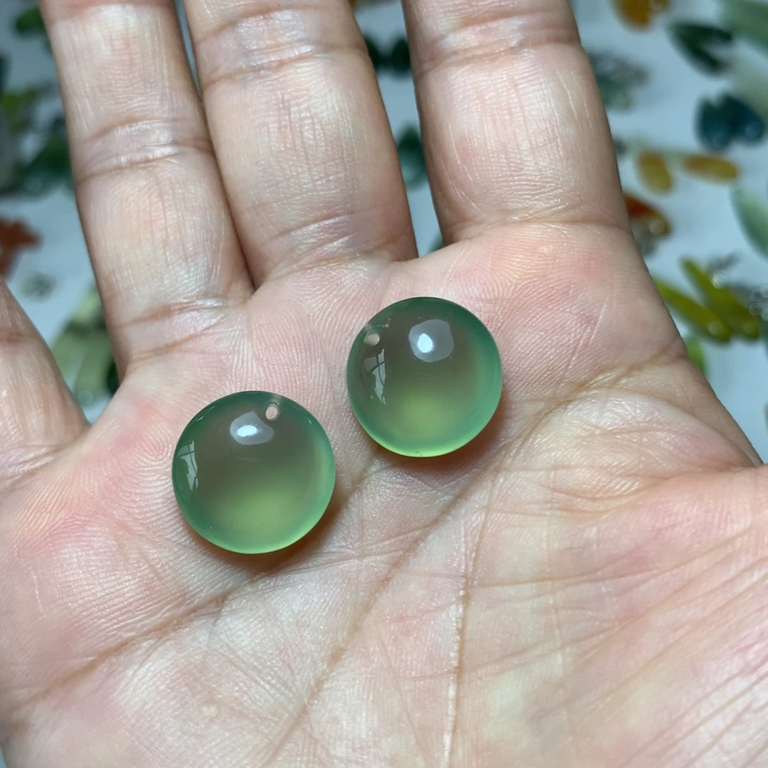 蛇纹石玉未镶嵌耳环
