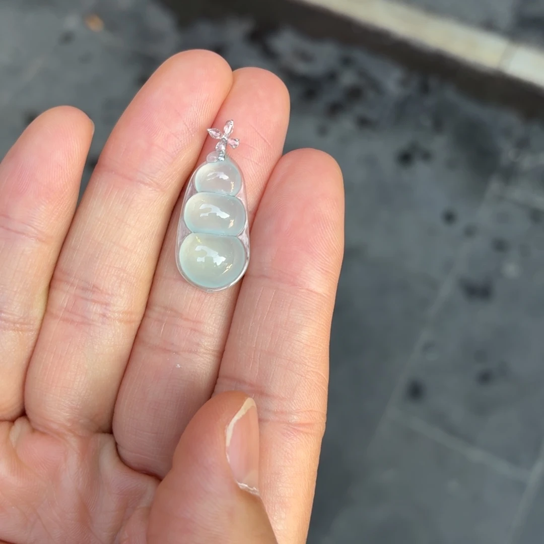 翡翠18K金镶嵌颈饰天然缅甸翡翠豆子