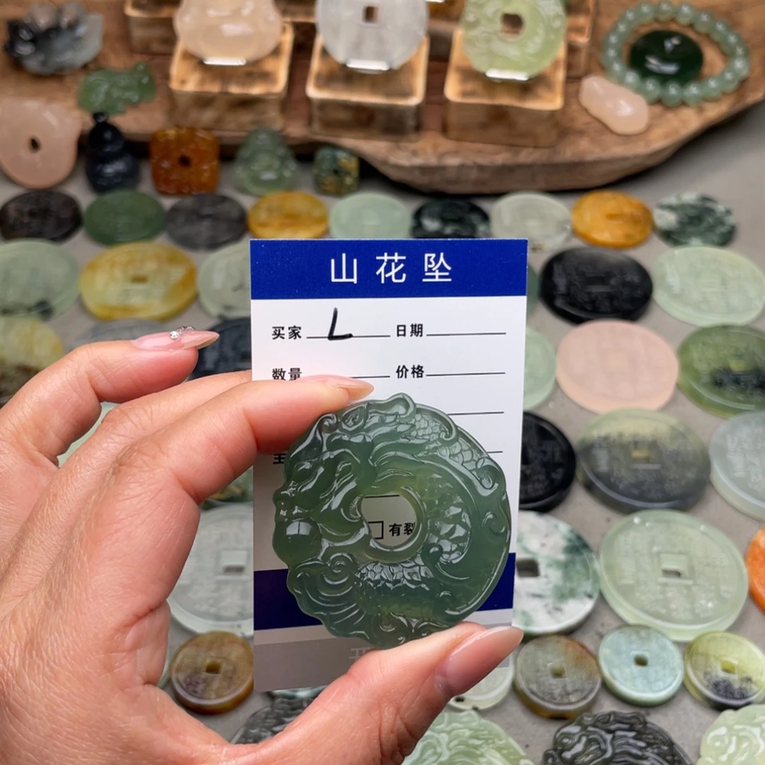 L***R蛇纹石玉未镶嵌颈饰