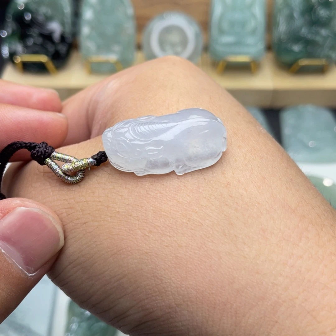 翡翠未镶嵌颈饰冰貔貅