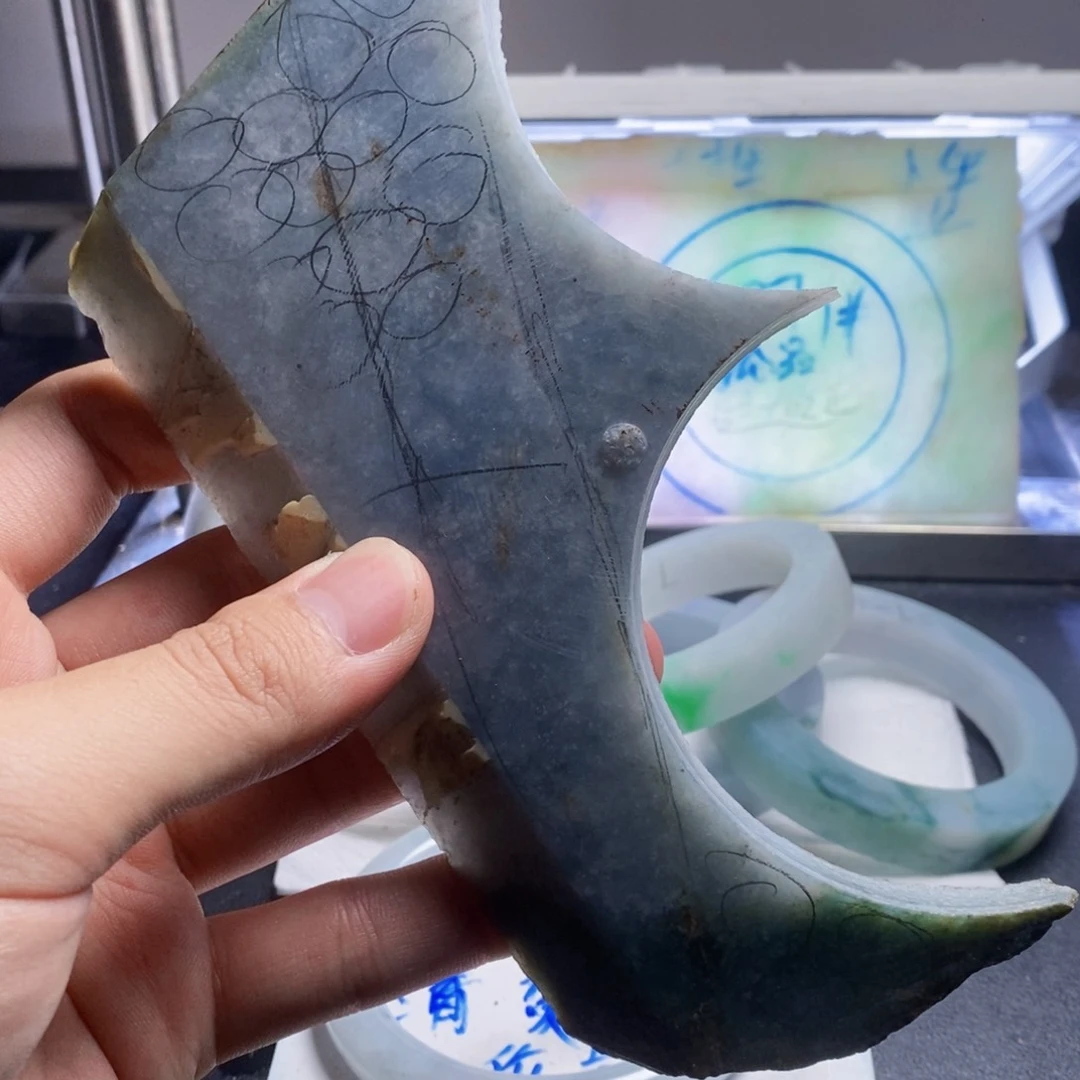 红***皮翡翠未镶嵌颈饰单单美翡翠首饰