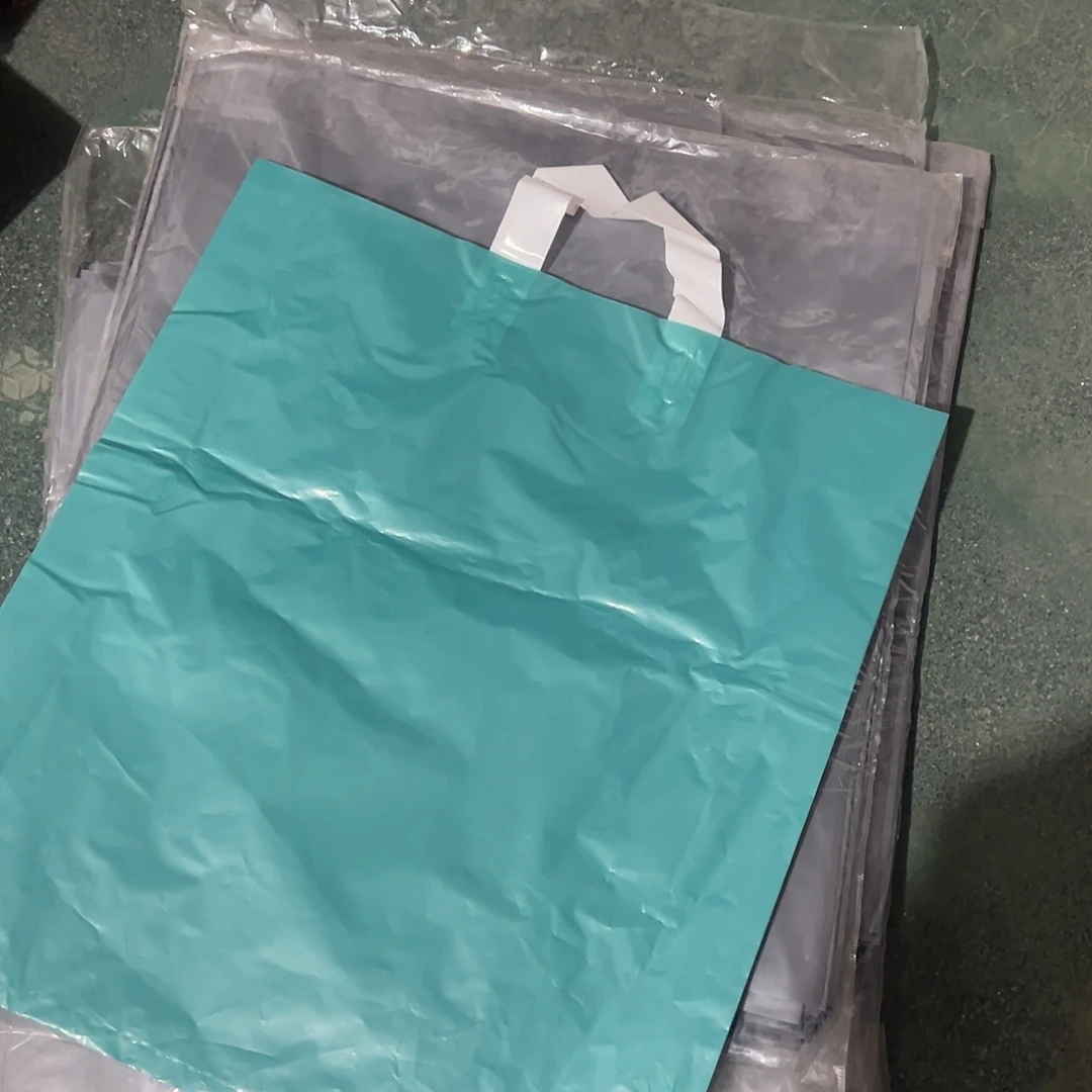 塑料福利款40.45混色绿一包，银4包
