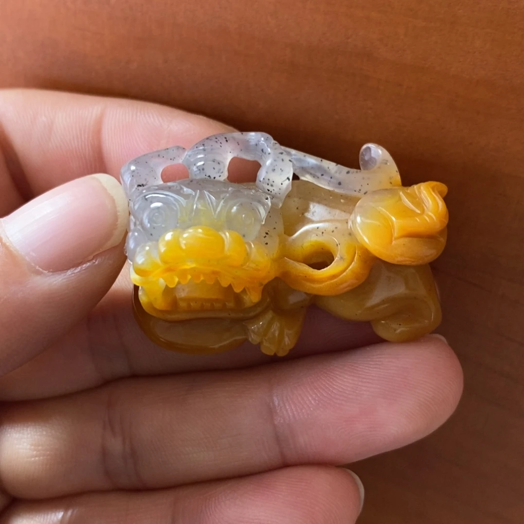 石英质玉（黄龙玉）未镶嵌颈饰