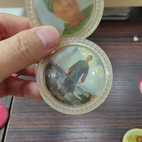 其他普通金属张*友纪念章