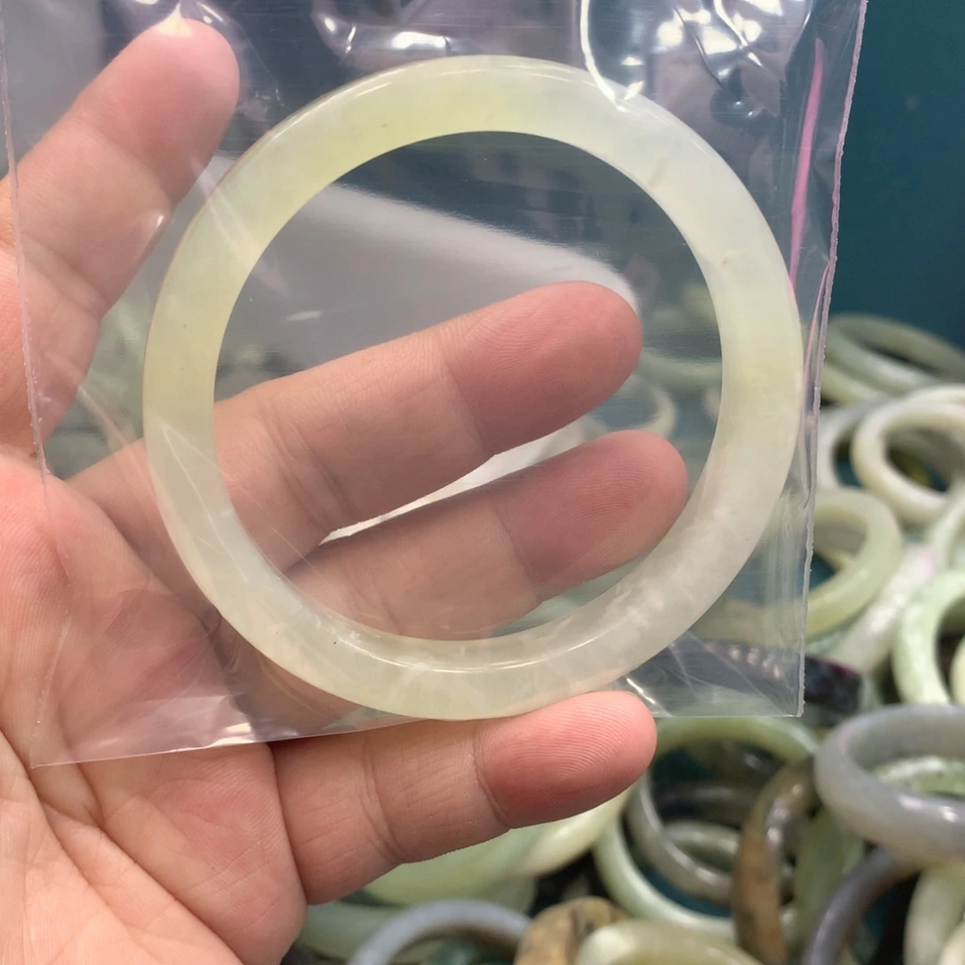 乌***.蛇纹石玉未镶嵌手镯