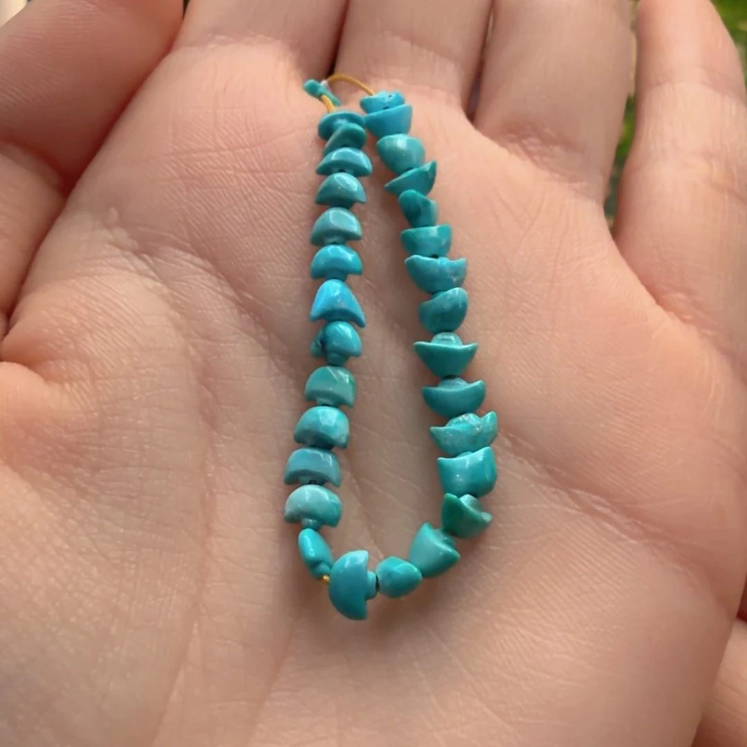 绿松石未镶嵌颈饰