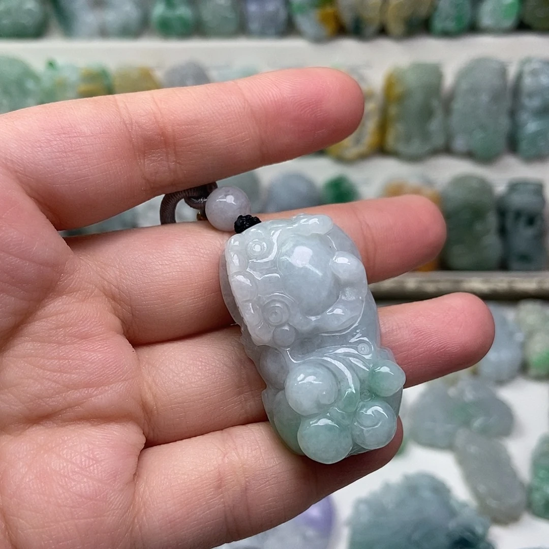 翡翠未镶嵌吊坠(赠链)