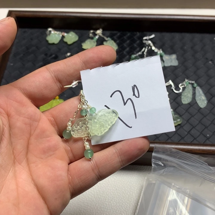 牧***人蛇纹石玉合金耳钉